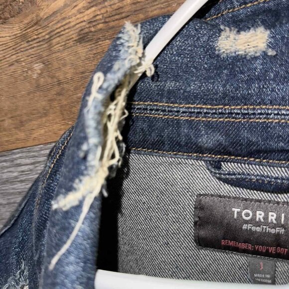 TORRID WOMEN LONG LENGTH JEAN JACKET DISTRUCTIVE - Picture 3 of 8